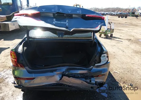 2021 Volvo S60 T6 Momentum z USA, uszkodzony, nr VIN 7JRA22TK3MG095546